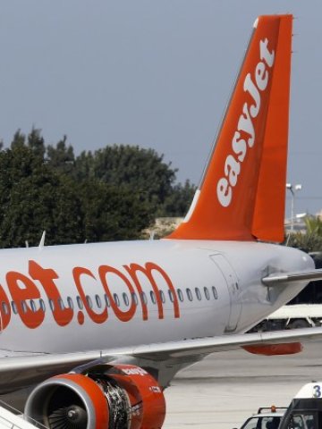 <p>
	Easyjet&nbsp;е решила да изпълни опциите си за три самолета A320. <em>Снимка: Ройтерс</em></p>
