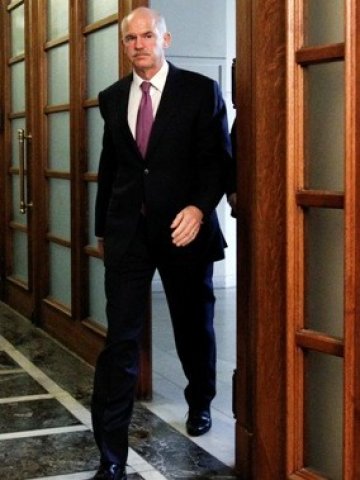 <p>
	Георгиос Папандреу обсъди с кабинета нови спешни мерки за намаляване на дефицита днес. <em>Снимка: Ройтерс</em></p>
