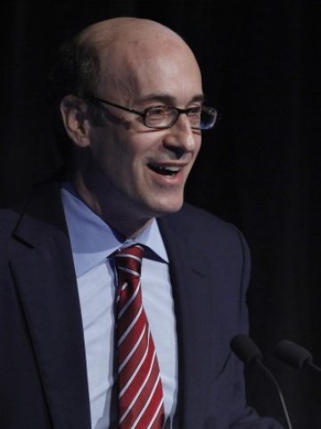 <p style="text-align: justify;">
	Кенет Рогоф.<em> Снимка: Ройтерс</em></p>
