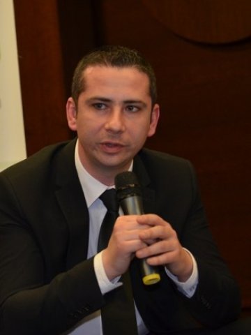 <p>
	Любомир Ганчев, експерт в МИЕ. <em>Снимка: Investor.bg</em></p>
