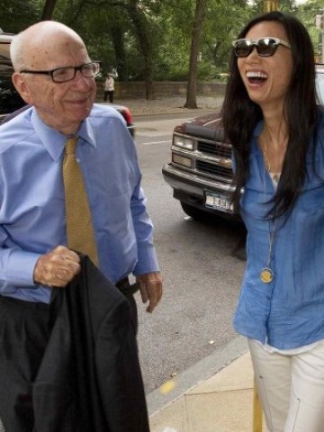 <p>
	Рупърт Мърдок и съпругата му Уенди в Ню Йорк. <em>Снимка: Ройтерс</em></p>
