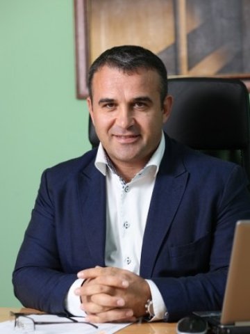 <p>
	Евгени Харамлийски. Снимка: <em>"Домейн Бойар"</em></p>
