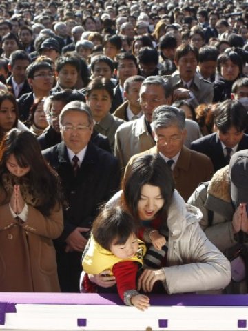 <p>
	Със средно 1,4 деца на двойка възрастни Япония е доста далеч от небходимите&nbsp;2,1 за поддържане на населението си.&nbsp;<em>Снимка: Ройтерс</em></p>
