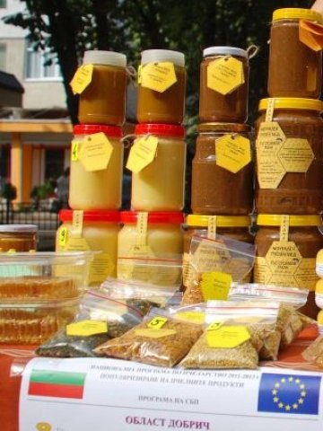<p>
	Пчеларите бяха сред първите биопоризводители, чиято продукция изцяло се изнася. <em>Снимка: БТА</em></p>
