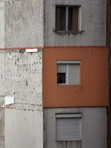 <p>
	За разлика от частните сгради държавните и общински учреждения не напредват с топлоизолационните проекти &nbsp; &nbsp; Снимка: БТА</p>
