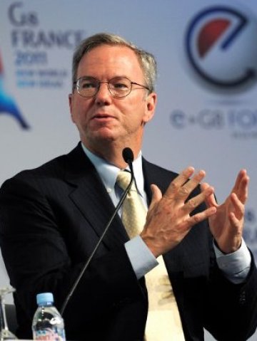 <p>
	Ерик Шмид:&nbsp;Бъдещите продукти на Google обаче ще имат повече социални функции.<em> Снимка: Ройтерс</em></p>
