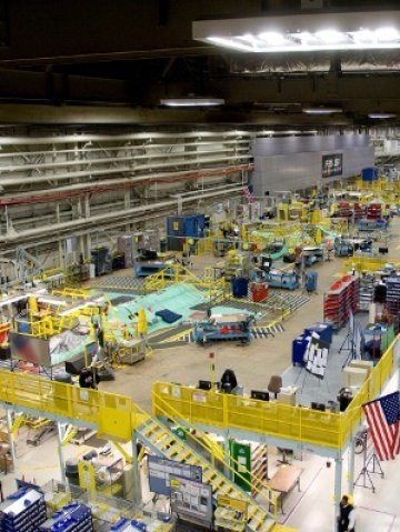 <p>
	Фабриката на Lockheed Martin във Форт Уорт, Тексас, където се строят изстребителите F-35. <em>Снимка: Ройтерс&nbsp;</em></p>
