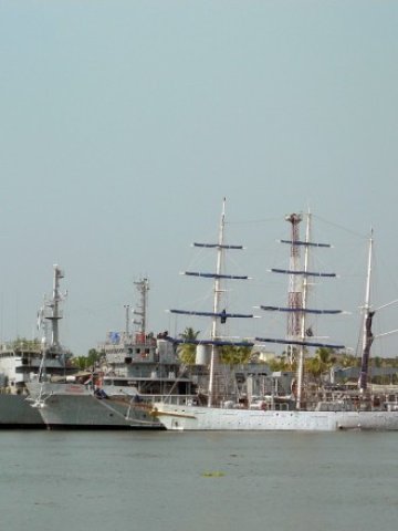 <p>
	<em>Държавата ще търси инвеститор, който да вложи минимум 9,5 млн. лв. в порт Бургс-запад през първите 7 години от концесията. </em>Снимка:<em>stock.xchng</em></p>
