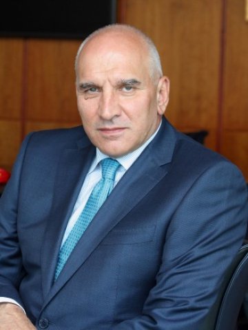 <p style="text-align: justify;">
	<em>Левон Хампарцумян. Снимка: личен архив</em></p>
