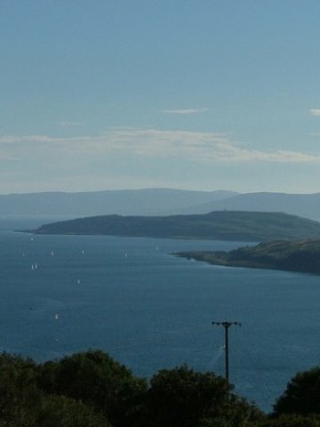 <p>
	Изглед от фиорда, в който се намира островът. <em>Снимка: eutrophication&amp;hypoxia. Лиценз: <a href="http://creativecommons.org/licenses/by/2.0" target="_blank">Creative Commons</a></em></p>
