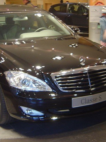 <p>
	Китайските потребители са едни от най-големите почитатели на немската луксозна марка. Снимка: Mercedes</p>
