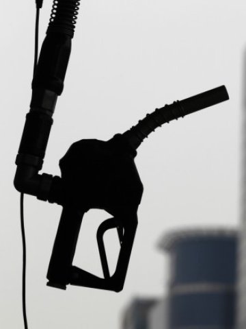 <p>
	Фючърсите върху дизеловото и бензиновото гориво с доставка през юли запазиха позициите си непроменени.&nbsp;<em>Снимка: Ройтерс</em></p>
