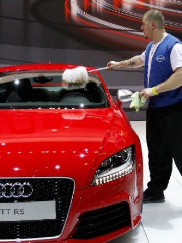 <p>
	С лъскавия си имидж Audi носи и добри печалби за групата Volkswagen.<em> Снимка</em>: Ройтерс</p>
