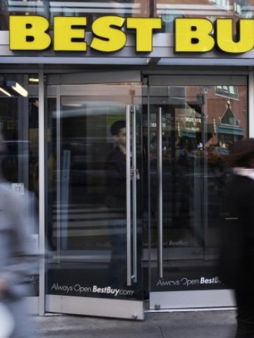 <p>
	Best Buy отчита трудности заради триумфа на онлайн търговията. <em>Снимка: Ройтерс</em></p>
