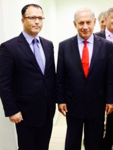 <p>
	Председателят на КФН Стоян Мавродиев и премиерът на Израел Бенямин Нетаняху. <em>Снимка: КФН</em></p>
