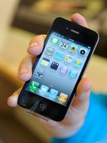 <p>iPhone е записвал в таен файл местоположението на потребителите.<br />
<i>Снимка:</i> Ройтерс</p>