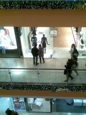 <p>
	Столичен мол. <em>Снимка: Investor.bg</em></p>
