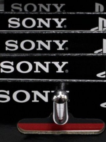 <p>
	Приходите от продажби на Sony са спаднали с 10% до 1,5 млрд. йени. <em>Снимка: Ройтерс</em></p>
