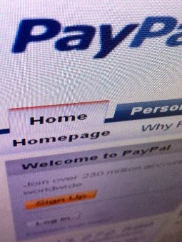 <p>
	Акциите на eBay започнаха да потъват. <em>Снимка: Ройтерс</em></p>
