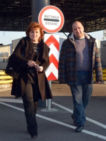 <p>
	Даниела Попова от Апелативната специализирана прокуратура и Андрей Андреев от Специализираната прокуратура дават пресконференция на ГКПП &quot;Капитан Андреево&quot; заради акцията от 13 декември. <em>Снимка: БТА</em></p>
