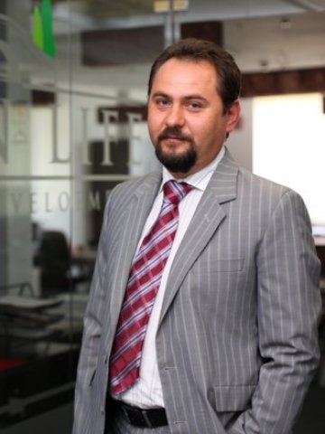 <p>
	Теофил Петров. <em>Снимка: Личен архив</em></p>
