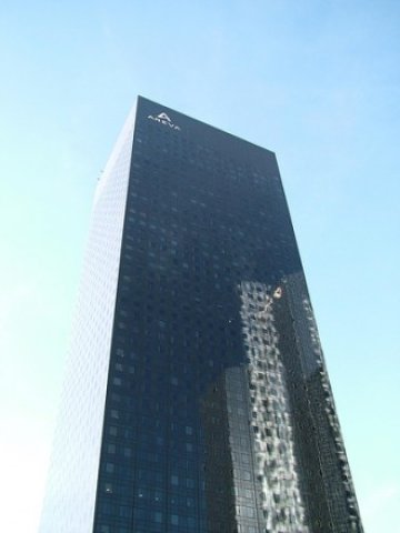 <p class="western" lang="en-US" style="margin-bottom: 0cm">
	<em><span lang="bg-BG">Сградата на Areva в Париж. Снимка: *_*, лиценз: <strong><a href="http://creativecommons.org/licenses/by/2.0/ " target="_blank">CreativeCommons</a></strong></span></em></p>
