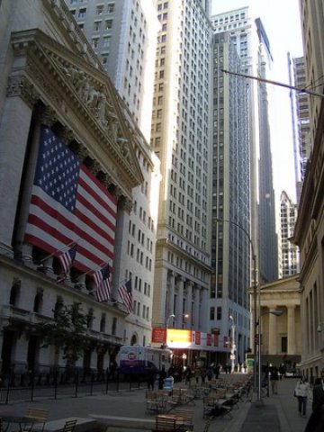 <p>
	Страхът от поемането на прекомерен риск още витае на Wall Street. <em>Снимка: flickr.com Лиценз: <strong><a href="http://creativecommons.org/licenses/by/2.0/deed.en" target="_blank">Creative Commons</a></strong></em></p>
