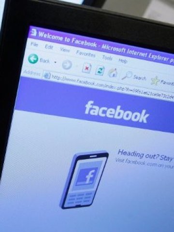 <p>
	Технологичните блогове очакват новата &quot;страхотна&quot; услуга да е видеочат. <em>Снимка: Ройтерс</em></p>
