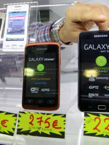 <p>
	Samsung отново е лидер при смартфоните. <em>Снимка: Ройтерс</em></p>
