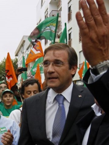 <p>
	&bdquo;Конституцията на страната не трябва да се променя&ldquo;, сигурен е португалският премиер Педро Пасос Коелю. <em>Снимка: Ройтерс</em></p>
