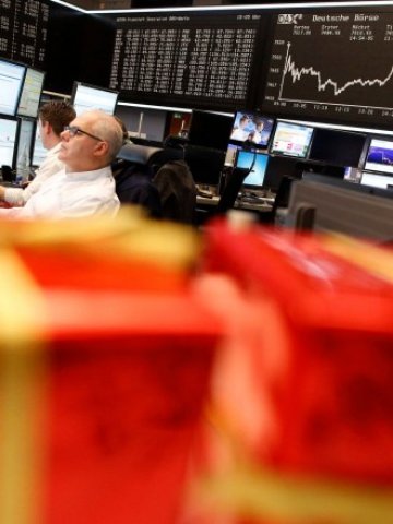 <p>
	Коледното настроение все още не е завладяло напълно борсата във Франкфурт. <em>Снимка: Ройтерс</em></p>
