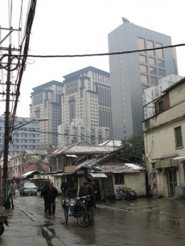 <p>
	Силното неравенство се смята за естествено за бързо развиващи се икономики като китайската.&nbsp;<em>Снимка: ullrich.c by Flickr. Лиценз: <strong><a href="http://creativecommons.org/licenses/by-sa/2.0/deed.en" target="_blank">creativecommons</a></strong></em></p>
