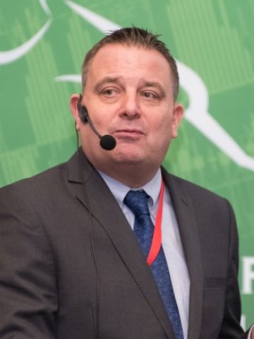 <p>
	Гейвин Холмс.<em> Cнимка: Investor.bg</em></p>
