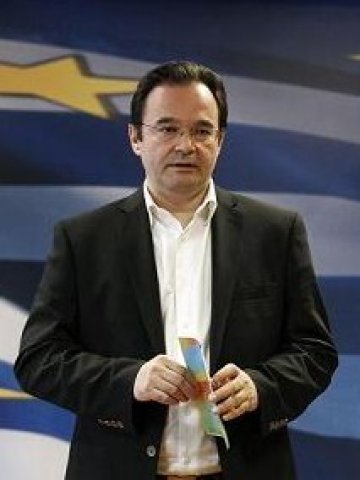 <p>
	Гръцкият финансов министър Георгиос Папаконстантину увери, че няма да остави еврото. <em>Снимка: Ройтерс</em></p>
