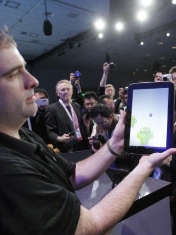 <p>
	За всеки продаден смартфон или таблет с Android корейската компания ще плаща такса на Microsoft. <em>Снимка: Ройтерс</em></p>
