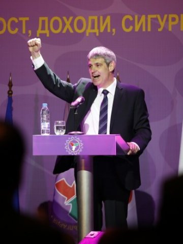 <p>
	<em>Пламен Димитров получи нов петгодишен мандарт с почти пълно мнозинство &nbsp; &nbsp;Снимка: БТА</em></p>
