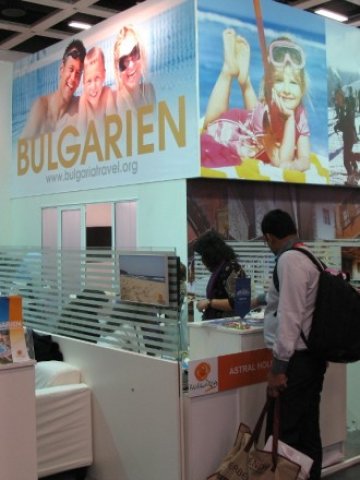 <p>
	<em>Щанд, представящ българския туризъм &nbsp;Снимка: МИЕТ</em></p>

