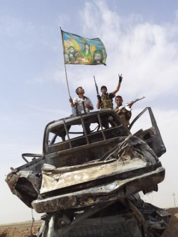 <p>
	Бойци на джихадистката група. <em>Снимка: Ройтерс</em></p>
