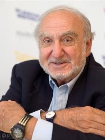 Николас Хайек не пропуска случай да демонстрира часовниците на Swatch Group. Снимка: Swatch