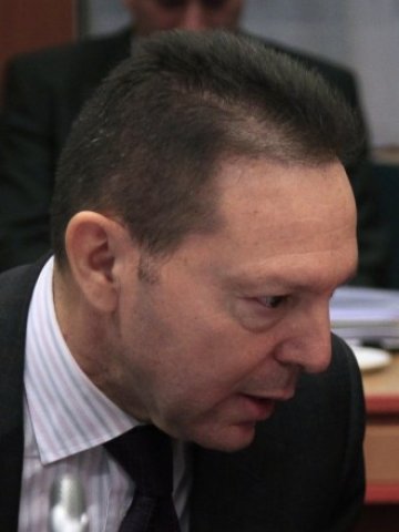 <p lang="bg-BG" style="margin-bottom: 0cm">
	Янис Сторнарас, финансов министър на Гърция. <em>Снимка: Ройтерс</em></p>
