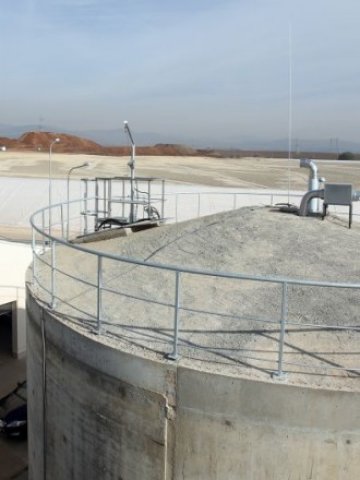 <p>
	Строителството на депото за неопасни отпадъци край Яна е приключило в края на октомври. <em>Снимка: БТА</em></p>
