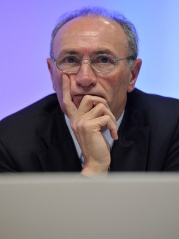 <p>
	Федероко Гизони, изпълнителен директор на UniCredit. <em>Снимка: Ройтерс</em></p>
