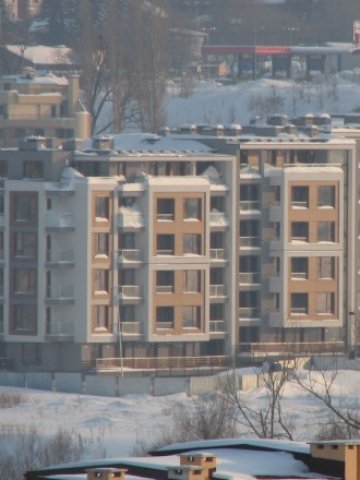 <p>
	В София големите новопостроени жилищни сгради вече са рядкост. <em>Снимка: Investor.bg</em></p>
