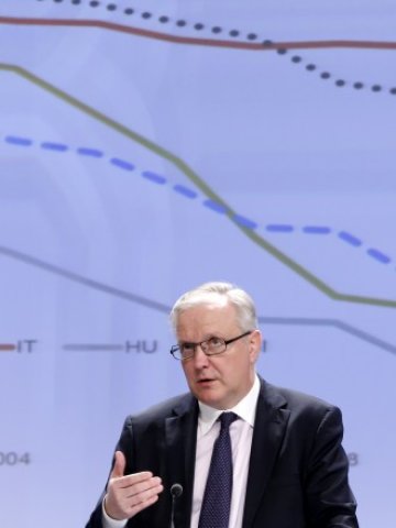 <p>
	Оли Рен:&nbsp;&bdquo;Очакваме през втората половина на годината икономиката да се подобри и да набере скорост догодина&quot;. <em>Снимка: Ройтерс</em></p>
