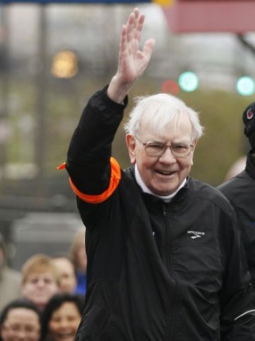 <p>
	Бъфет по време на старта на традиционния петкилометров крос след срещата на Berkshire Hathaway. <em>Снимка: Ройтерс</em></p>
