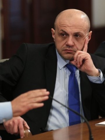 <p>
	Дончев:<em>&nbsp;</em>Оставям министерството&nbsp; в отлично състояние - като автомобил в страхотна форма&quot;. <em>Снимка: Ройтерс</em></p>
