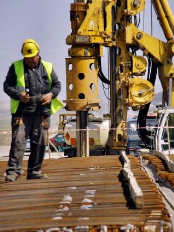 <p>
	<em>Строежът на автомагистрала &quot;Тракия&quot;</em>&nbsp; Снимка: БТА</p>
