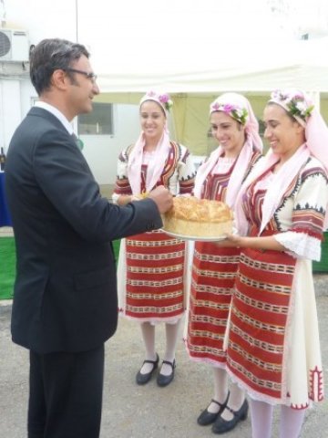 <p>
	Министърът на икономиката Трайчо Трайков направи първа копка на новия цех</p>
<p>
	&nbsp;</p>
<p>
	Снимка: Министерство на икономиката, енергетиката и туризма</p>
