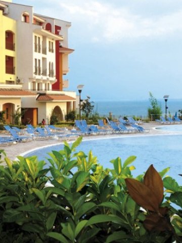 <p>
	Комплекс Марина Кейп, с. Ахелой.&nbsp;<em>Снимка: marinacape.com</em></p>
