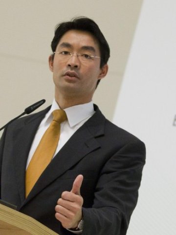 <p>
	Германският икономически министър Филип Рьослер. <em>Снимка: Ройтерс</em></p>
